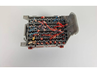 Блок предохранителей  9162439   Volvo V70    