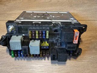 Pojistková skříňka 00009481A, 2204524001B7 Mercedes-Benz E W211 2002