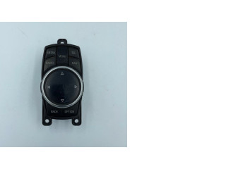 Основное стекло передних дверей (четырехдверного автомобиля)