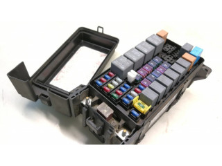 Блок предохранителей 911613E011   KIA Sorento    