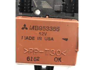 Блок предохранителей MB953355 Mitsubishi Carisma