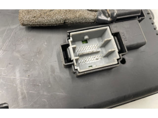 Блок предохранителей 30732769, 28014120 Volvo V70