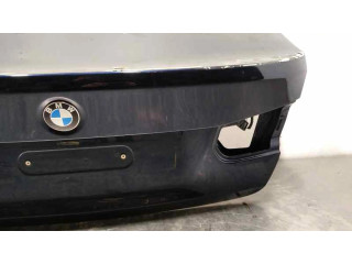 Задняя дверь