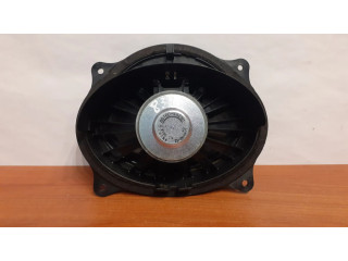 Громкоговоритель (громкоговорители) в передних дверях