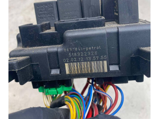 Блок предохранителей 8637841, 518322326 Volvo S60