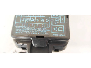 Блок предохранителей MR318828 Mitsubishi Carisma