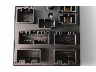 Блок предохранителей    518829106   Volvo V70