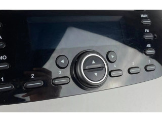 Радио/ проигрыватель CD/DVD / навигация