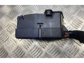 Блок предохранителей  8D1941824   Skoda Superb B5 (3U)    