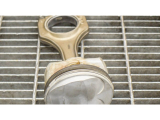 Píst 7838623, 7840918 BMW 5 E60 E61 pro benzínový motor 5.0 S85 B50 A