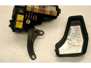 Блок предохранителей  9162084, 9128578   Volvo S70  V70  V70 XC    