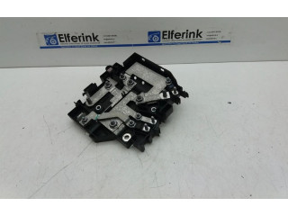 Блок предохранителей 8889877787, 32265898 Lynk & co 01