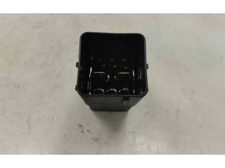 Блок предохранителей 9803299780 Peugeot 2008 I