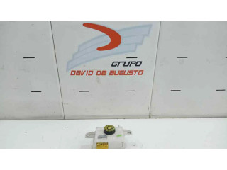 Расширительный бачок тормозной жидкости