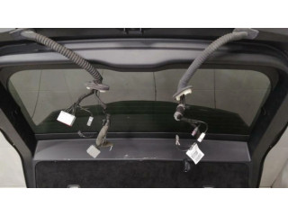 Задняя крышка (багажника)