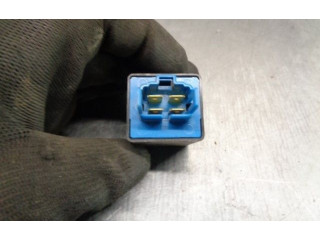 Блок предохранителей 3951027010 KIA Magentis