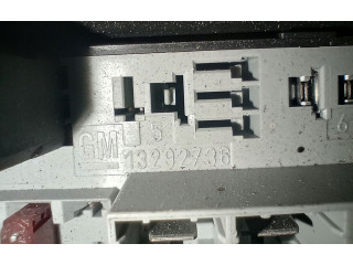 Блок предохранителей 13292736 Opel Meriva B