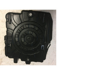 Другая деталь отсека двигателя