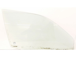 Основное стекло передних дверей (четырехдверного автомобиля)