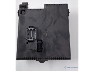 Блок предохранителей 8676391 Volvo S60