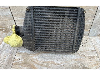 Радиатор интеркулера 16484792, 670035635 Maserati Levante