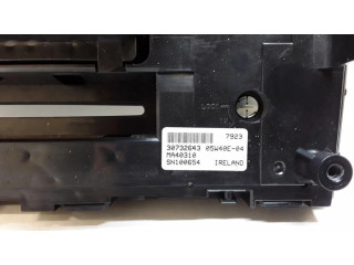 Радио/ проигрыватель CD/DVD / навигация