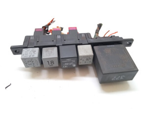 Блок предохранителей 8L0941822, 8L0941822 Skoda Octavia Mk1 (1U)