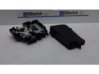 Блок предохранителей 8889877787, 32265898 Lynk & co 01