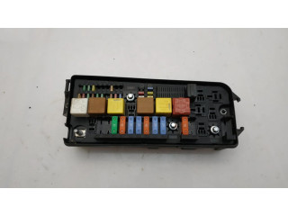 Блок предохранителей 13144710, 13144710UR Opel Vectra C