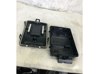 Pojistková skříňka 243806085r Nissan Juke II F16 2023