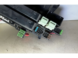 Pojistková skříňka 61131378539, 1378539 BMW 5 E34 1994