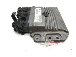 Блок управления двигателем Блок управления 8200240487, M000T45171ZT Dacia Logan I