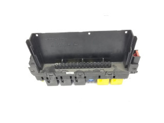 Pojistková skříňka A2305450201 Mercedes-Benz SLK AMG R172 2001