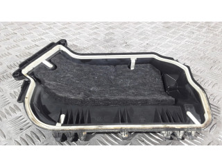 Другая деталь отсека двигателя