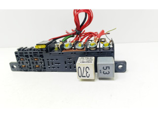 Блок предохранителей 8L0941822A   Skoda Superb B5 (3U)    