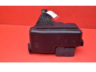 Блок предохранителей 30728132, 30728132 Volvo V70