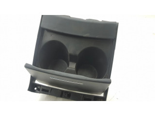 Передний держатель чашки