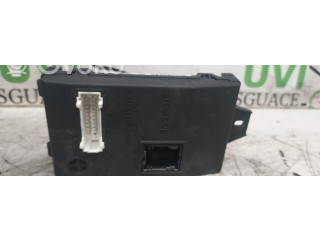 Блок предохранителей 8200564718 Dacia Sandero