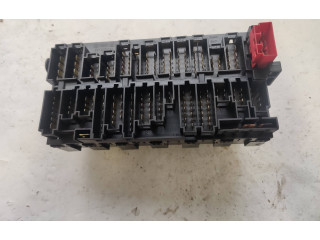 Блок предохранителей  357937039   Volkswagen Transporter - Caravelle T4    