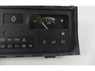 Панель приборов    Renault Clio I       