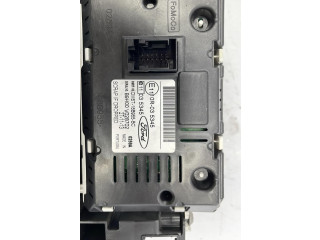 Радио/ проигрыватель CD/DVD / навигация