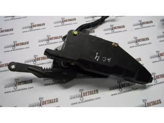 Притягиватель задней крышки