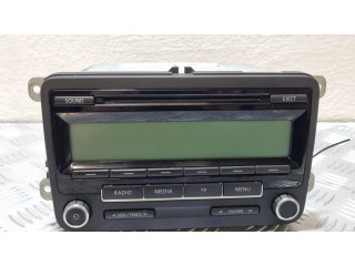 Радио/ проигрыватель CD/DVD / навигация