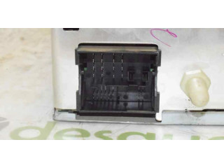 Радио/ проигрыватель CD/DVD / навигация