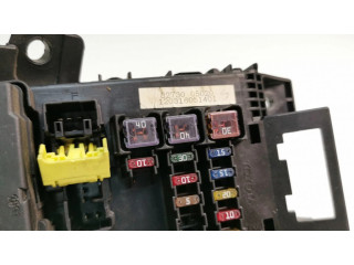 Pojistková skříňka 8264105011 Toyota Avensis T220 2001