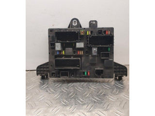 Блок предохранителей 13368642, TZ   Opel Astra J    