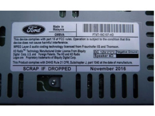 Радио/ проигрыватель CD/DVD / навигация