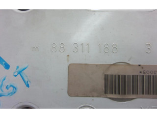 Панель приборов 88311188   Volkswagen Golf III       