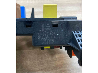 Pojistková skříňka 13223678, 518897004 Opel Vectra C 2002