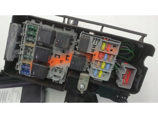 Блок предохранителей 30728132   Volvo V70    